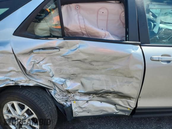 ✅ 2022 Chevrolet Equinox LS • VIN: 3GNAX5EV8NS118936 • Lot: 84184195. Listed on Copart with 40,380 mi. Free auction sales archive from the USA and detailed vehicle history report at DreamBid. Image 10.