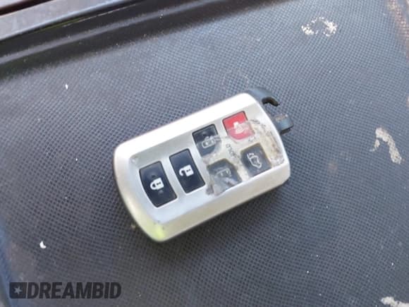 ✅ 2013 Toyota Sienna XLE • VIN: 5TDDK3DC8DS051928 • Лот: 41857402. Опубликован ранее на IAAI с пробегом 175 839 миль. Бесплатный доступ к архиву аукционных продаж из США и подробный отчёт об истории автомобиля на DreamBid. Изображение 11.