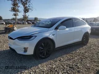 ✅ 2021 Tesla Model X Long Range Plus • VIN: 5YJXCDE22MF322606 • Lot: 85742645. Wystawiony na Copart z przebiegiem 92 975 mil. Bezpłatny archiwum sprzedaży aukcyjnych z USA i szczegółowy raport historii pojazdu na DreamBid. Zdjęcie 1.