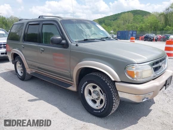 ✅ 2000 Ford Explorer Eddie Bauer • VIN: 1FMDU74E2YUA00568 • Lot: 42176409. Wystawiony na IAAI z przebiegiem 150 479 mil. Bezpłatny archiwum sprzedaży aukcyjnych z USA i szczegółowy raport historii pojazdu na DreamBid. Zdjęcie 1.