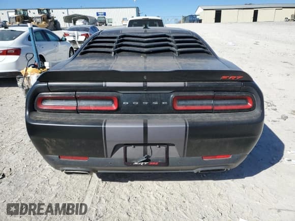 ✅ 2015 Dodge Challenger SRT 392 • VIN: 2C3CDZDJ5FH912639 • Lot: 91934805. Wystawiony na Copart z przebiegiem Nie podano. Bezpłatny archiwum sprzedaży aukcyjnych z USA i szczegółowy raport historii pojazdu na DreamBid. Zdjęcie 6.