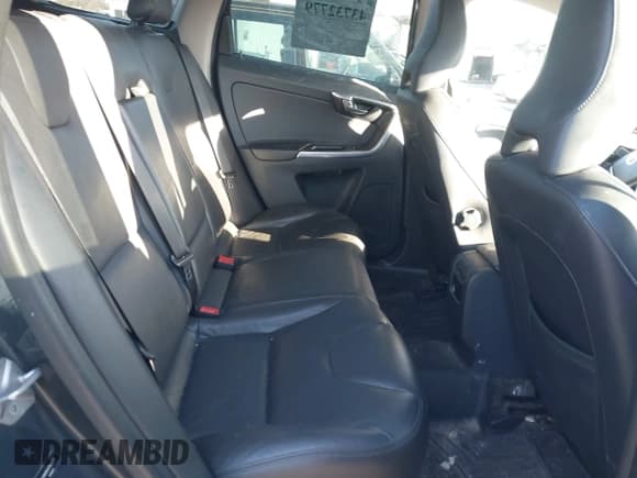 ✅ 2015 Volvo XC60 T6 • VIN: YV4902RK4F2636082 • Lot: 43732779. Wystawiony na IAAI z przebiegiem 145 979 mil. Bezpłatny archiwum sprzedaży aukcyjnych z USA i szczegółowy raport historii pojazdu na DreamBid. Zdjęcie 8.