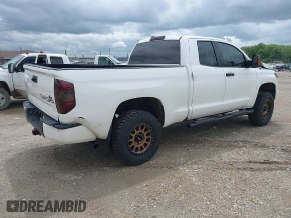 ✅ 2019 Toyota Tundra SR5 • VIN: 5TFUW5F14KX827331 • Lot: 42460415. Wystawiony na IAAI z przebiegiem 143 250 mil. Bezpłatny archiwum sprzedaży aukcyjnych z USA i szczegółowy raport historii pojazdu na DreamBid. Zdjęcie 4.