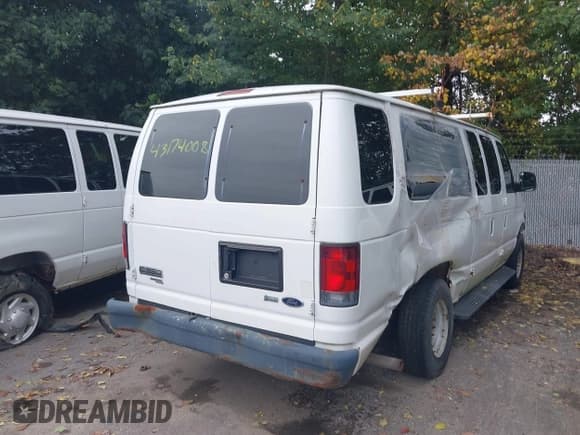 ✅ 2011 Ford Econoline Passenger XL • VIN: 1FBSS3BL7BDA85303 • Lot: 43174008. Wystawiony na IAAI z przebiegiem 176 000 mil. Bezpłatny archiwum sprzedaży aukcyjnych z USA i szczegółowy raport historii pojazdu na DreamBid. Zdjęcie 4.