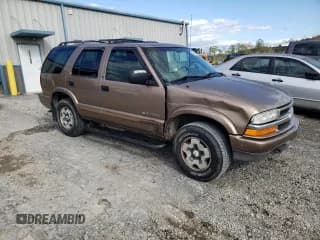 ✅ 2003 Chevrolet Blazer LS • VIN: 1GNDT13X93K149465 • Lot: 85490295. Wystawiony na Copart z przebiegiem 249 492 mil. Bezpłatny archiwum sprzedaży aukcyjnych z USA i szczegółowy raport historii pojazdu na DreamBid. Zdjęcie 4.