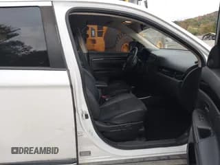 ✅ 2019 Mitsubishi Outlander SE • VIN: JA4AD3A30KZ003816 • Lot: 43538462. Wystawiony na IAAI z przebiegiem 104 012 mil. Bezpłatny archiwum sprzedaży aukcyjnych z USA i szczegółowy raport historii pojazdu na DreamBid. Zdjęcie 5.