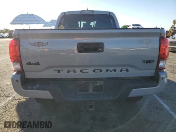 ✅ 2018 Toyota Tacoma SR5 • VIN: 3TMDZ5BNXJM039822 • Lot: 87309205. Listed on Copart with 97,620 mi. Free auction sales archive from the USA and detailed vehicle history report at DreamBid. Image 6.