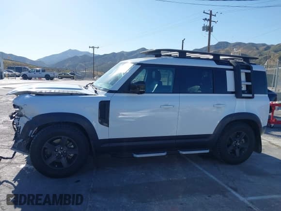 ✅ 2023 Land Rover Defender S • VIN: SALEJ7EX8P2110657 • Lot: 42293344. Wystawiony na IAAI z przebiegiem 21 448 mil. Bezpłatny archiwum sprzedaży aukcyjnych z USA i szczegółowy raport historii pojazdu na DreamBid. Zdjęcie 15.