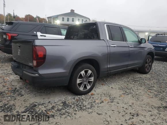 ✅ 2017 Honda Ridgeline RTL-E • VIN: 5FPYK3F73HB028740 • Lot: 89713825. Listed on Copart with 163,811 mi. Free auction sales archive from the USA and detailed vehicle history report at DreamBid. Image 3.