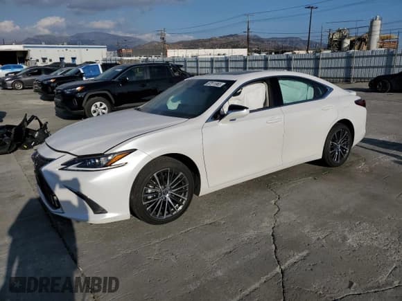 ✅ 2025 Lexus ES 300h • VIN: 58ADA1C1XSU059162 • Lot: 87311965. Listed on Copart with 8,266 mi. Free auction sales archive from the USA and detailed vehicle history report at DreamBid. Image 1.
