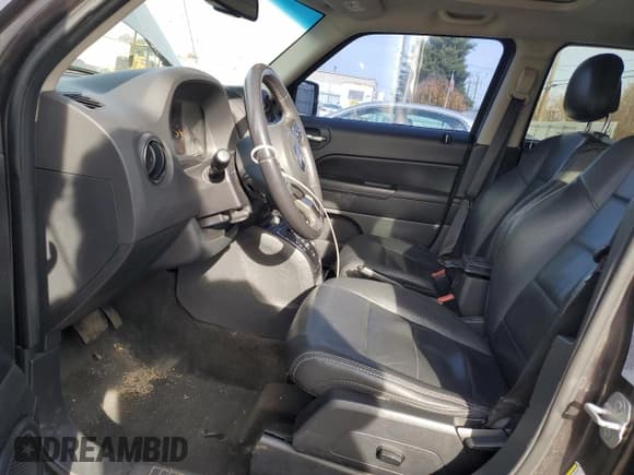 ✅ 2016 Jeep Patriot High Altitude • VIN: 1C4NJRFB7GD522479 • Lot: 91968565. Wystawiony na Copart z przebiegiem 66 430 mil. Bezpłatny archiwum sprzedaży aukcyjnych z USA i szczegółowy raport historii pojazdu na DreamBid. Zdjęcie 7.