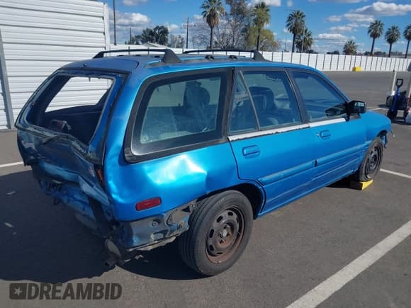 ✅ 1994 Ford Escort • VIN: 3FARP15J8RR120982 • Lot: 41675156. Wystawiony na IAAI z przebiegiem 6 840 mil. Bezpłatny archiwum sprzedaży aukcyjnych z USA i szczegółowy raport historii pojazdu na DreamBid. Zdjęcie 4.