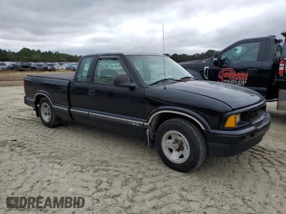 ✅ 1996 Chevrolet S-10 LS • VIN: 1GCCS19X0TK105806 • Лот: 73741084. Опубликован ранее на Copart с пробегом 166 489 миль. Бесплатный доступ к архиву аукционных продаж из США и подробный отчёт об истории автомобиля на DreamBid. Изображение 4.