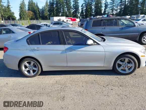 ✅ 2013 BMW 3 Series 328i xDrive • VIN: WBA3B5C50DF597467 • Лот: 43054329. Опубликован ранее на IAAI с пробегом 134 812 миль. Бесплатный доступ к архиву аукционных продаж из США и подробный отчёт об истории автомобиля на DreamBid. Изображение 13.