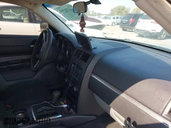 2008 Dodge Magnum z VIN 2D4FV47T78H167811, wystawiony jako IAAI lot #43376302 z przebiegiem 250 000 mil mil oraz . Historia ofert i sprzedaży dostępna na DreamBid. Obrazek 5.