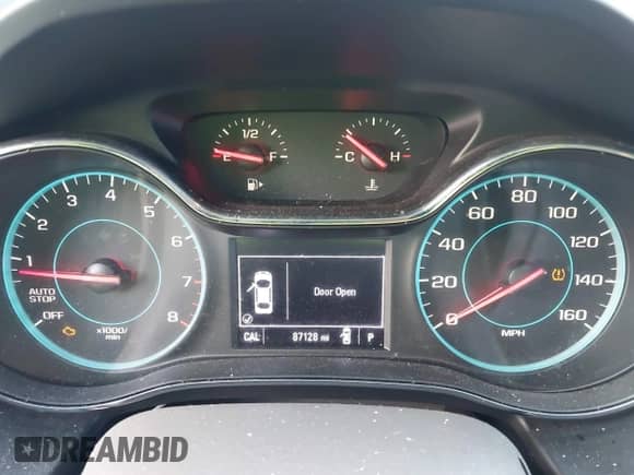 2018 Chevrolet Cruze LT z VIN 1G1BE5SM7J7207283, wystawiony jako IAAI lot #43382561 z przebiegiem 87 128 mil mil oraz . Historia ofert i sprzedaży dostępna na DreamBid. Obrazek 7.