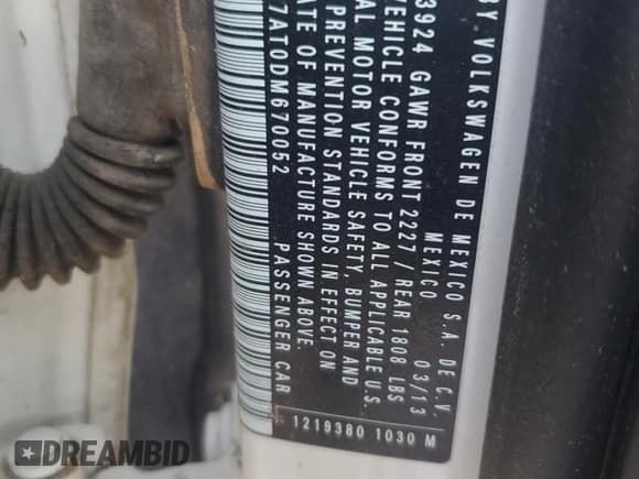 ✅ 2013 Volkswagen Beetle Fender Edition • VIN: 3VWJP7AT0DM670052 • Lot: 68022534. Listed on Copart with 59,490 mi. Free auction sales archive from the USA and detailed vehicle history report at DreamBid. Image 12.