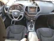 ✅ 2015 Jeep Cherokee Latitude • VIN: 1C4PJMCS0FW619669 • Lot: 48502365. Wystawiony na Copart z przebiegiem 229 548 mil. Bezpłatny archiwum sprzedaży aukcyjnych z USA i szczegółowy raport historii pojazdu na DreamBid. Zdjęcie 8.