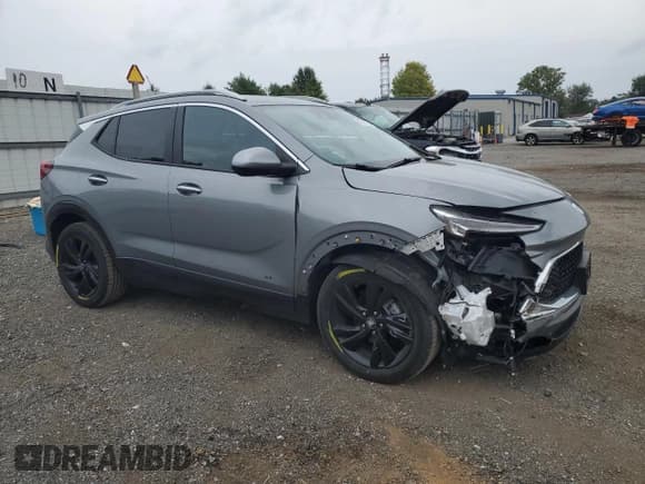 ✅ 2025 Buick Encore GX Sport Touring • VIN: KL4AMDSL4SB039277 • Lot: 81045775. Wystawiony na Copart z przebiegiem 16 549 mil. Bezpłatny archiwum sprzedaży aukcyjnych z USA i szczegółowy raport historii pojazdu na DreamBid. Zdjęcie 4.