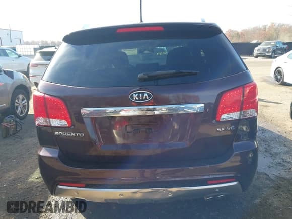 ✅ 2011 Kia Sorento SX • VIN: 5XYKWDA23BG156738 • Lot: 43660699. Listed on IAAI with 81,237 mi. Free auction sales archive from the USA and detailed vehicle history report at DreamBid. Image 16.