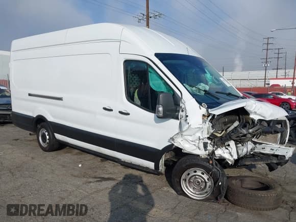 ✅ 2021 Ford Transit Cargo • VIN: 1FTBR3X82MKA18067 • Lot: 41205233. Wystawiony na IAAI z przebiegiem 48 391 mil. Bezpłatny archiwum sprzedaży aukcyjnych z USA i szczegółowy raport historii pojazdu na DreamBid. Zdjęcie 1.