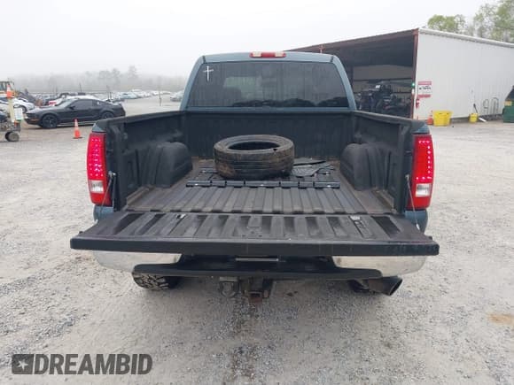 ✅ 2006 Chevrolet Silverado 2500HD LT1 • VIN: 1GCHK23U86F181748 • Lot: 41794661. Listed on IAAI with 204,496 mi. Free auction sales archive from the USA and detailed vehicle history report at DreamBid. Image 8.