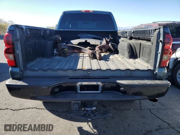 ✅ 2006 Chevrolet Silverado 2500HD LT1 • VIN: 1GCHC23D16F194368 • Лот: 48379025. Опубликован ранее на Copart с пробегом 135 673 миль. Бесплатный доступ к архиву аукционных продаж из США и подробный отчёт об истории автомобиля на DreamBid. Изображение 6.