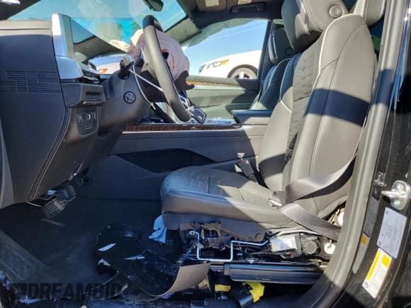 ✅ 2025 Cadillac Escalade ESV 4WD Sport Platinum • VIN: 1GYS9RRL6SR363783 • Lot: 85400045. Listed on Copart with Not provided. Free auction sales archive from the USA and detailed vehicle history report at DreamBid. Image 7.