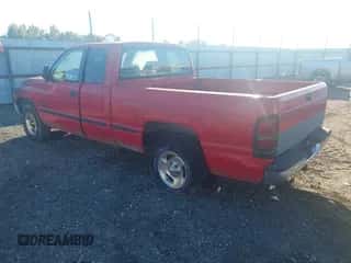 1998 Dodge 1500 z VIN 1B7HC13Y4WJ117830, wystawiony jako IAAI lot #43592389 z przebiegiem 126 727 mil mil oraz . Historia ofert i sprzedaży dostępna na DreamBid. Obrazek 3.