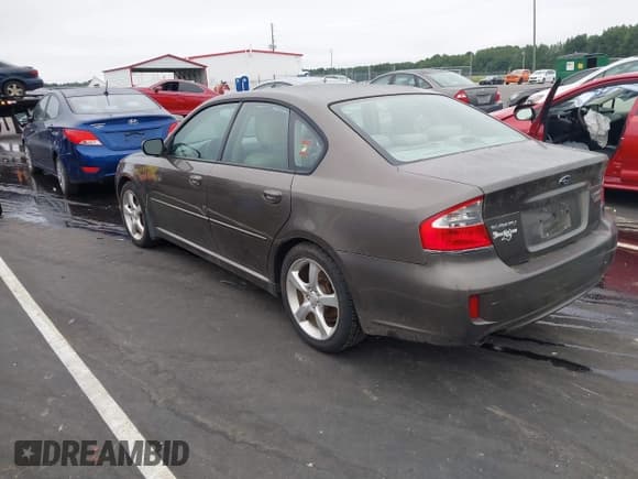 ✅ 2009 Subaru Legacy Limited • VIN: 4S3BL626597218606 • Lot: 43035157. Wystawiony na IAAI z przebiegiem 159 586 mil. Bezpłatny archiwum sprzedaży aukcyjnych z USA i szczegółowy raport historii pojazdu na DreamBid. Zdjęcie 3.