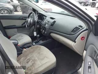 ✅ 2010 Kia Forte EX • VIN: KNAFU4A22A5199589 • Lot: 43633458. Wystawiony na IAAI z przebiegiem 186 765 mil. Bezpłatny archiwum sprzedaży aukcyjnych z USA i szczegółowy raport historii pojazdu na DreamBid. Zdjęcie 5.