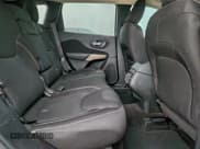 ✅ 2017 Jeep Cherokee Latitude • VIN: 1C4PJLCB0HW586847 • Лот: 93405095. Опубликован ранее на Copart с пробегом 95 679 миль. Бесплатный доступ к архиву аукционных продаж из США и подробный отчёт об истории автомобиля на DreamBid. Изображение 11.