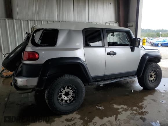 ✅ 2008 Toyota FJ Cruiser • VIN: JTEBU11F08K012991 • Lot: 84152815. Listed on Copart with Not provided. Free auction sales archive from the USA and detailed vehicle history report at DreamBid. Image 3.