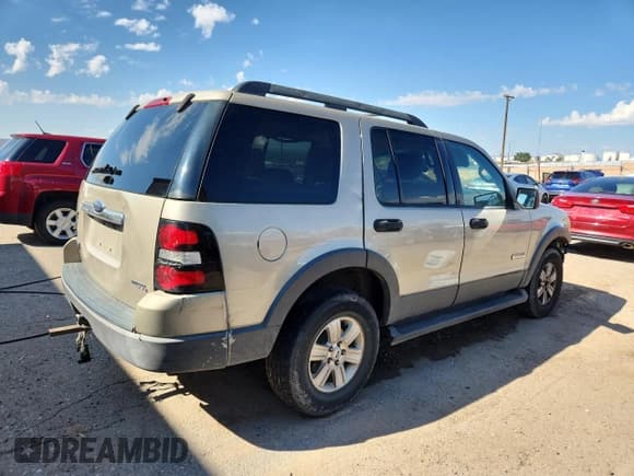 ✅ 2006 Ford Explorer XLT • VIN: 1FMEU73E96UB73359 • Lot: 85275375. Wystawiony na Copart z przebiegiem 208 156 mil. Bezpłatny archiwum sprzedaży aukcyjnych z USA i szczegółowy raport historii pojazdu na DreamBid. Zdjęcie 3.