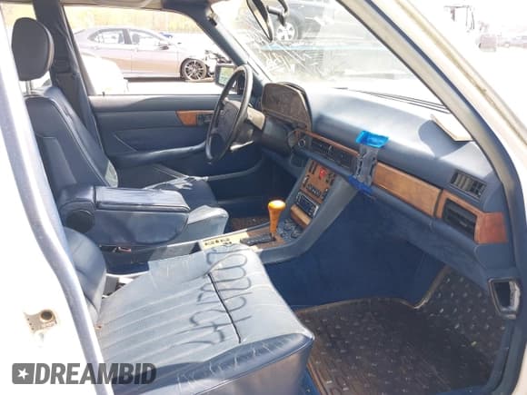 ✅ 1988 Mercedes-Benz 560 • VIN: WDBCA39DXJA420974 • Lot: 42122073. Listed on IAAI with 113,273 mi. Free auction sales archive from the USA and detailed vehicle history report at DreamBid. Image 5.