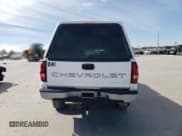 ✅ 2006 Chevrolet Silverado 2500HD Work Truck • VIN: 1GCHC23U56F170848 • Лот: 46299625. Опубликован ранее на Copart с пробегом 259 631 миль. Бесплатный доступ к архиву аукционных продаж из США и подробный отчёт об истории автомобиля на DreamBid. Изображение 6.