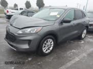 ✅ 2022 Ford Escape SE • VIN: 1FMCU0G69NUB33945 • Лот: 43529268. Опубликован ранее на IAAI с пробегом 17 082 миль. Бесплатный доступ к архиву аукционных продаж из США и подробный отчёт об истории автомобиля на DreamBid. Изображение 2.