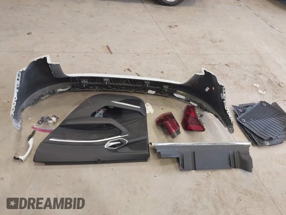 ✅ 2019 Audi e-tron Prestige • VIN: WA1VABGE4KB022942 • Lot: 42741288. Listed on IAAI with 53,500 mi. Free auction sales archive from the USA and detailed vehicle history report at DreamBid. Image 12.