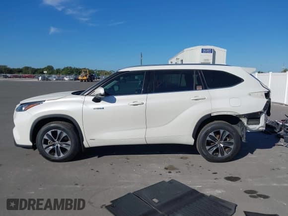 ✅ 2020 Toyota Highlander Hybrid XLE • VIN: 5TDGBRCH8LS507793 • Lot: 43505365. Listed on IAAI with 153,748 mi. Free auction sales archive from the USA and detailed vehicle history report at DreamBid. Image 15.