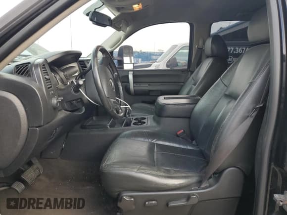 ✅ 2007 Chevrolet Silverado 2500HD LTZ • VIN: 1GCHK23637F518801 • Lot: 70293034. Wystawiony na Copart z przebiegiem 254 574 mil. Bezpłatny archiwum sprzedaży aukcyjnych z USA i szczegółowy raport historii pojazdu na DreamBid. Zdjęcie 7.