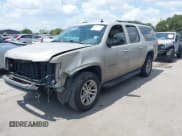 ✅ 2013 Chevrolet Suburban LT • VIN: 1GNSCJE06DR121770 • Lot: 43074095. Wystawiony na IAAI z przebiegiem 240 775 mil. Bezpłatny archiwum sprzedaży aukcyjnych z USA i szczegółowy raport historii pojazdu na DreamBid. Zdjęcie 2.