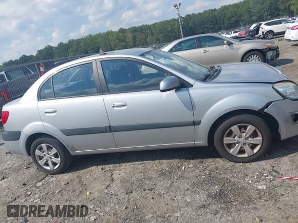 ✅ 2009 Kia Rio LX • VIN: KNADE223296459124 • Lot: 43130896. Wystawiony na IAAI z przebiegiem 129 998 mil. Bezpłatny archiwum sprzedaży aukcyjnych z USA i szczegółowy raport historii pojazdu na DreamBid. Zdjęcie 13.