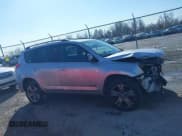 ✅ 2011 Toyota RAV4 Sport • VIN: JTMRF4DV6B5046165 • Lot: 41165852. Wystawiony na IAAI z przebiegiem 90 250 mil. Bezpłatny archiwum sprzedaży aukcyjnych z USA i szczegółowy raport historii pojazdu na DreamBid. Zdjęcie 13.