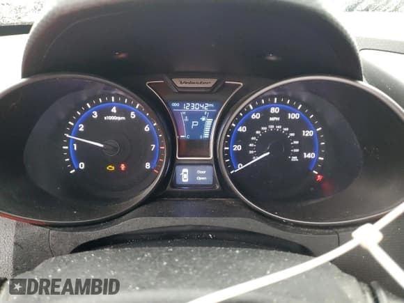 ✅ 2015 Hyundai Veloster Turbo • VIN: KMHTC6AE8FU235003 • Lot: 84561424. Wystawiony na Copart z przebiegiem 123 042 mil. Bezpłatny archiwum sprzedaży aukcyjnych z USA i szczegółowy raport historii pojazdu na DreamBid. Zdjęcie 9.