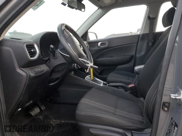 ✅ 2021 Hyundai Venue SEL • VIN: KMHRC8A35MU103169 • Lot: 42634855. Wystawiony na Copart z przebiegiem 22 671 mil. Bezpłatny archiwum sprzedaży aukcyjnych z USA i szczegółowy raport historii pojazdu na DreamBid. Zdjęcie 7.