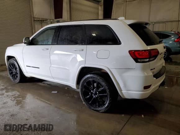 2018 Jeep Grand Cherokee Altitude z VIN 1C4RJFAG4JC397098, wystawiony jako Copart lot #82310585 z przebiegiem 138 914 mil mil oraz Szkoda całkowita • Salvage title. Historia ofert i sprzedaży dostępna na DreamBid. Obrazek 2.