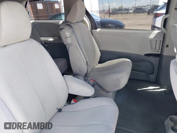 ✅ 2012 Toyota Sienna LE AAS • VIN: 5TDKK3DC3CS185395 • Лот: 42136801. Опубликован ранее на IAAI с пробегом 120 322 миль. Бесплатный доступ к архиву аукционных продаж из США и подробный отчёт об истории автомобиля на DreamBid. Изображение 8.
