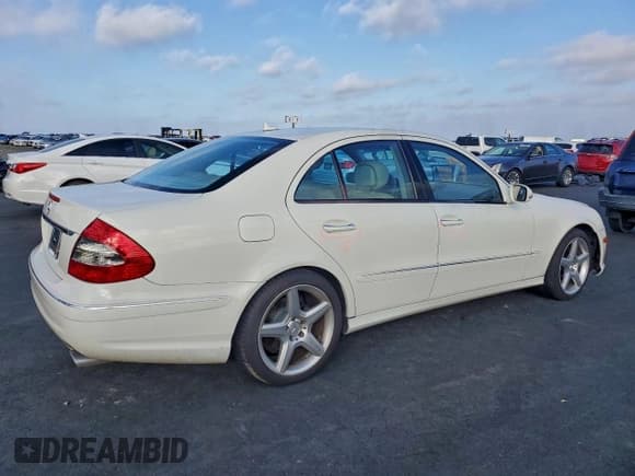 ✅ 2009 Mercedes-Benz E 350 Sport • VIN: WDBUF56X29B390276 • Lot: 94049565. Wystawiony na Copart z przebiegiem 102 221 mil. Bezpłatny archiwum sprzedaży aukcyjnych z USA i szczegółowy raport historii pojazdu na DreamBid. Zdjęcie 3.