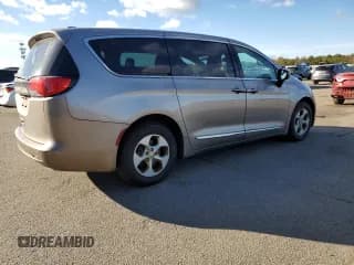 ✅ 2017 Chrysler Pacifica LX • VIN: 2C4RC1CG7HR623078 • Lot: 92888415. Wystawiony na Copart z przebiegiem 107 951 mil. Bezpłatny archiwum sprzedaży aukcyjnych z USA i szczegółowy raport historii pojazdu na DreamBid. Zdjęcie 3.