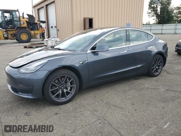 ✅ 2020 Tesla Model 3 Standard Range Plus • VIN: 5YJ3E1EA2LF704924 • Lot: 67056025. Wystawiony na Copart z przebiegiem 51 493 mil. Bezpłatny archiwum sprzedaży aukcyjnych z USA i szczegółowy raport historii pojazdu na DreamBid. Zdjęcie 1.